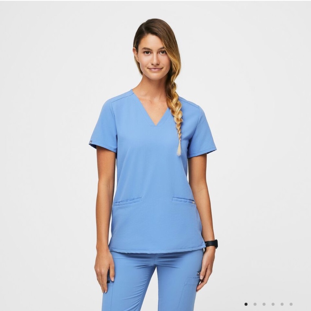 Casma Three-Pocket Scrub Top in Ceil Blue